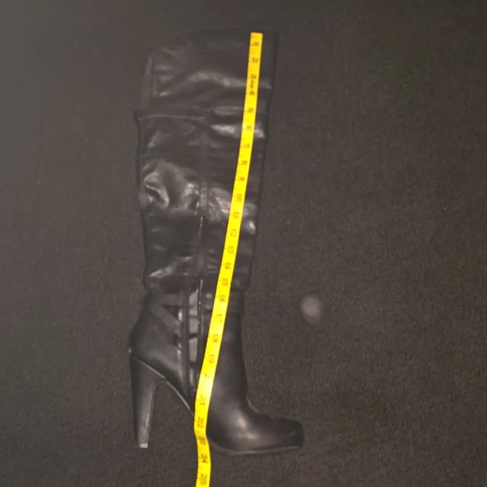 Guess boots